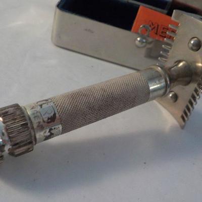 "Vintage Merkur Saftey razon and case" 