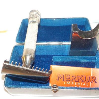 "Vintage Merkur Saftey razon and case" 