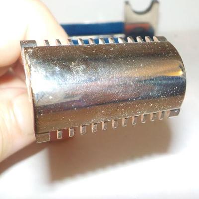 "Vintage Merkur Saftey razon and case" 