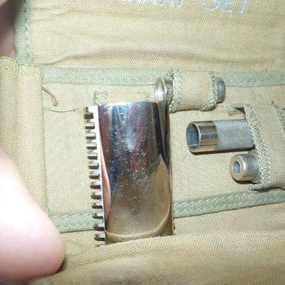 " Khaki Set Gillette Military Razor"
