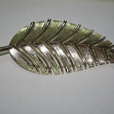 Gold Tone Over sized Leaf Pin Brooch, Leaves