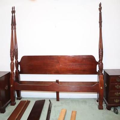 Thomasville Mahogany Rice Carved four post King size bed frame