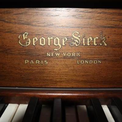 George Steck Piano & bench, 1972 USA