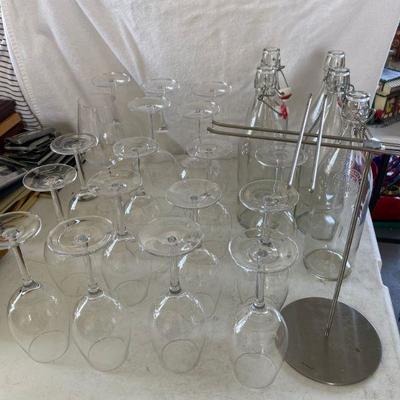 Lot # 541 Lot of Wine Glasses 