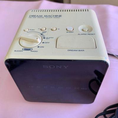 LOT 180  GROUP OF VINTAGE SONY ELECTRONICS