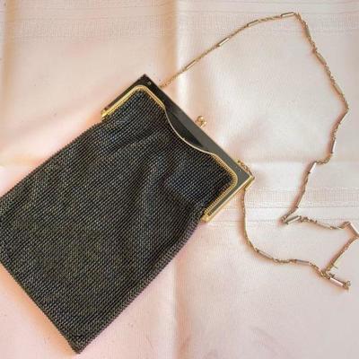 LOT 182  GROUP OF LADIES HAIR ACCESSORIES & MESH BAG KATE SPADE EYEGLASS CASE