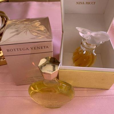 LOT 183  MAGNIFY MAKE UP MIRROR & PERFUMES