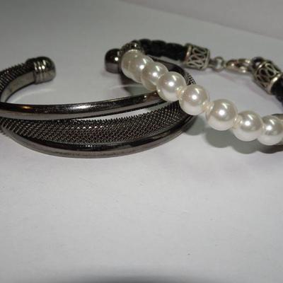 Black & Pearl Bracelet Lot 