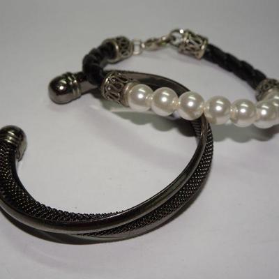 Black & Pearl Bracelet Lot 