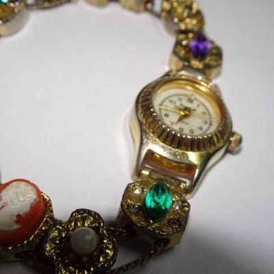 Sweet Link Ladies Wrist Watch, Cameo Accent 