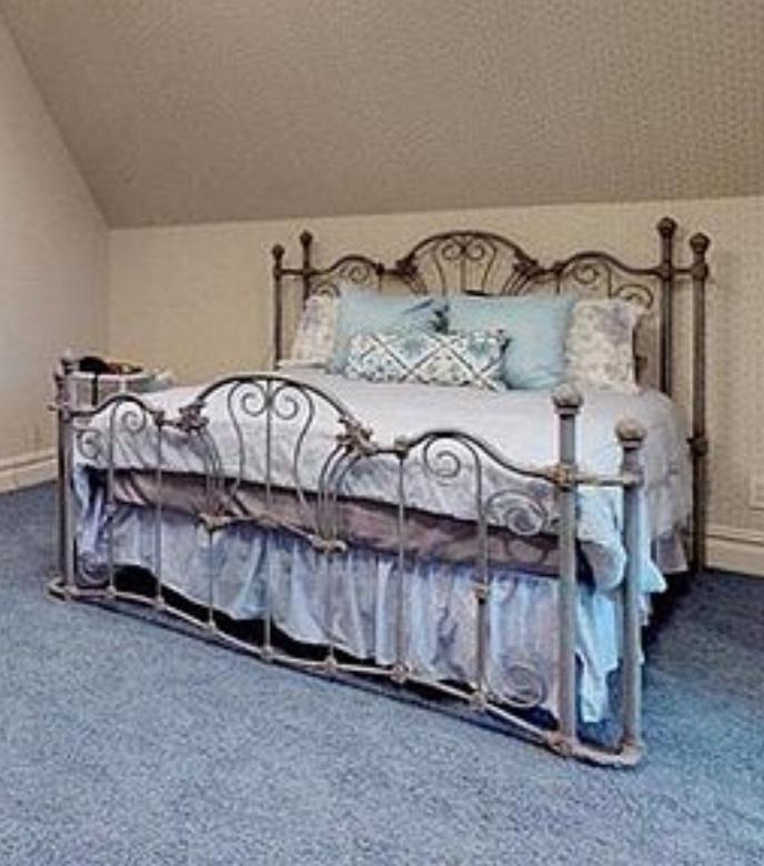 Heavy Cast Queen Size Iron Victorian Style Bed