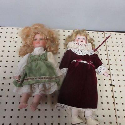 Lot 57 - Collectible Dolls