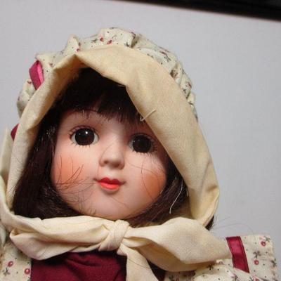 Lot 58 - Collectible Dolls