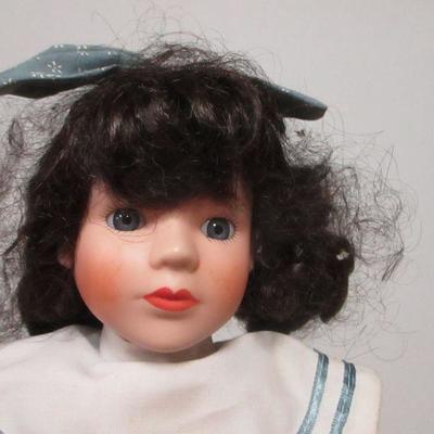 Lot 59 - Collectible Dolls