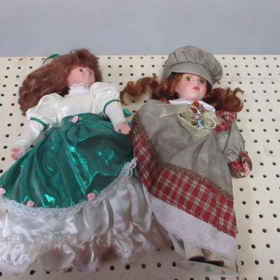 Lot 61 - Collectible Dolls