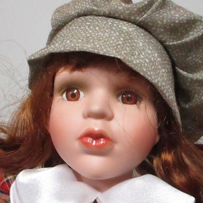 Lot 61 - Collectible Dolls