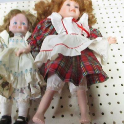 Lot 62 - Collectible Dolls 