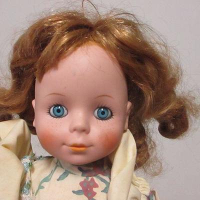 Lot 62 - Collectible Dolls 