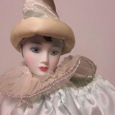 Lot 64 - Collectible Dolls 
