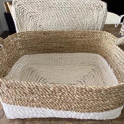 2 Straw woven baskets with handles