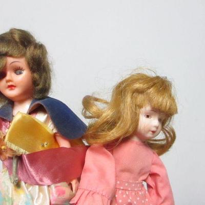 Lot 72 - Dolls