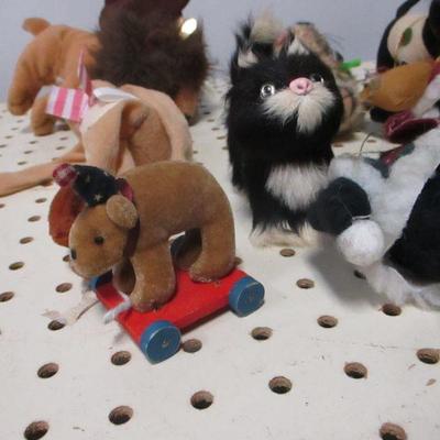Lot 79 - Collectible Animals  