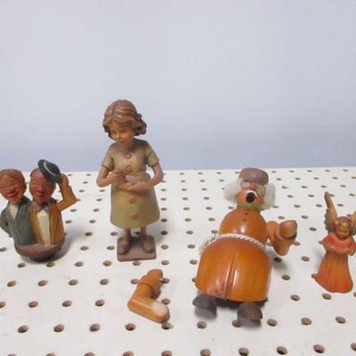 Lot 81 - Wooden Figures