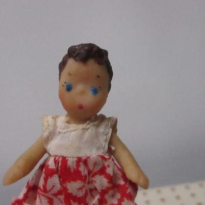 Lot 85 - Collectible Dolls 