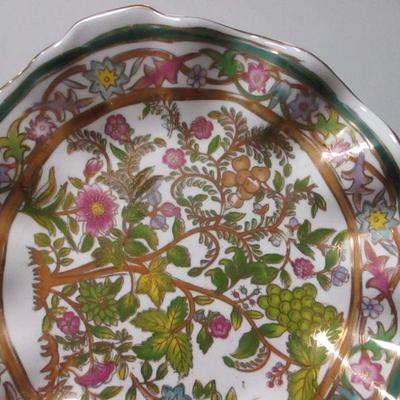 Lot 99 - Home Decor Items - Gold Leaf Plates