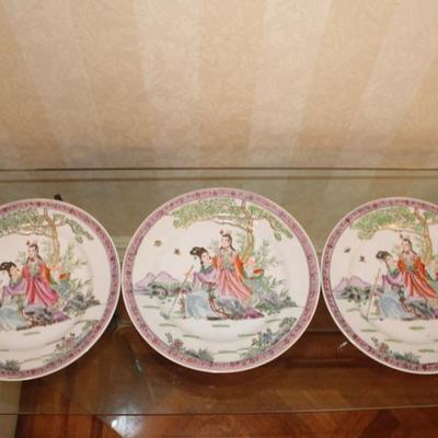 Vintage Chinese Porcelain Plate Set (5)