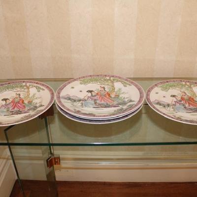 Vintage Chinese Porcelain Plate Set (5)