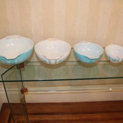 Vintage Pyrex Nesting Bowl Set of Four