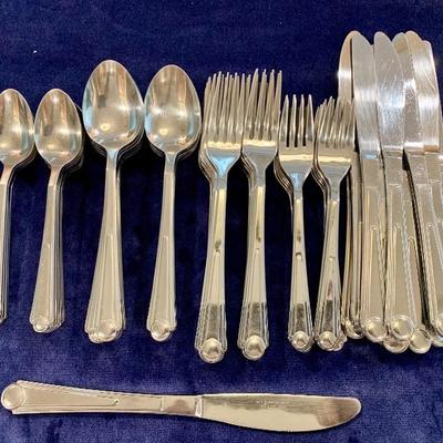 Reed & Barton Silverplate 64pc Flatware Set 