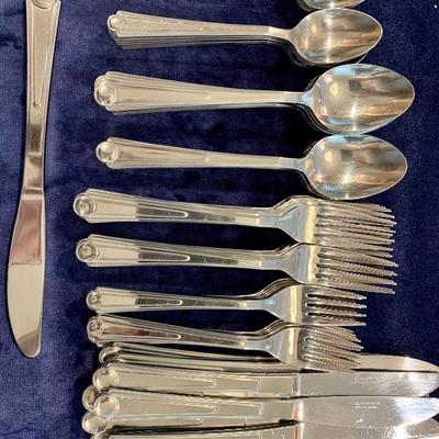 Reed & Barton Silverplate 64pc Flatware Set 