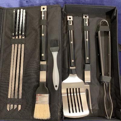Brand New Never Used Bar-B -Que Set and Case