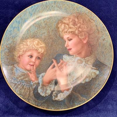 Mixed Lot of Porcelain and Collectible Items