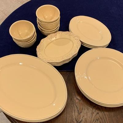 Serving Platters/Bowls 20 Piece Lot