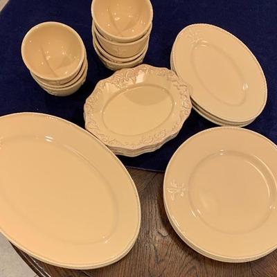 Serving Platters/Bowls 20 Piece Lot
