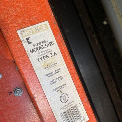 Lot # 571 20' Fiberglass Extension Ladder 