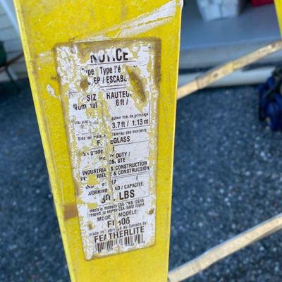 Lot # 573   6' Fiberglass Ladder 