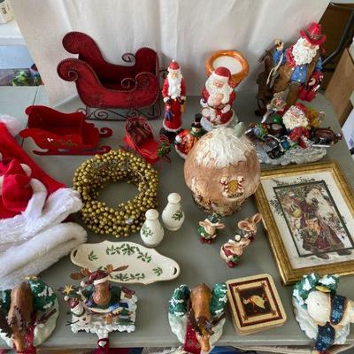 Lot # 605 Lot of Christmas Decorations 