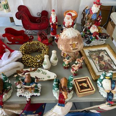 Lot # 605 Lot of Christmas Decorations 