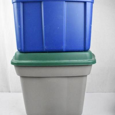 2 Rubbermaid Plastic Storage BIns with Lids: Blue/Dark Blue & Gray/Green