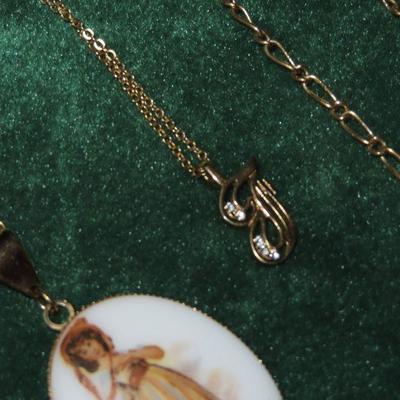 Gold Tone Necklace Lot