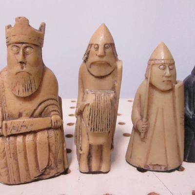 Lot 102 - Chess Pieces