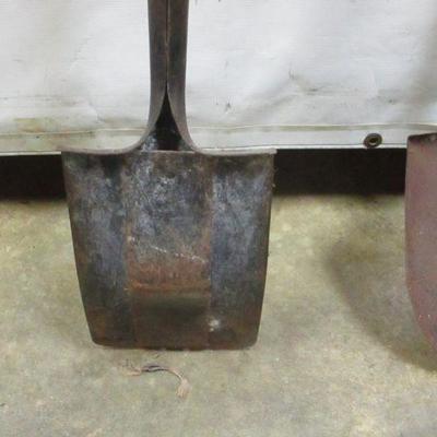 Lot 110 -  Shovels - Roofing Shovel