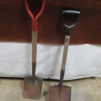Lot 110 -  Shovels - Roofing Shovel