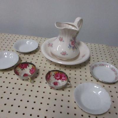 Lot 118 - Pitcher & Bowl - Cups & Saucers