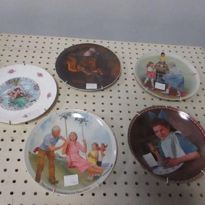 Lot 123 - Knowles Collector Plates