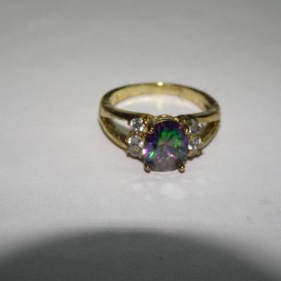 Gorgeous Alexandrite Color Gold Tone Ring 